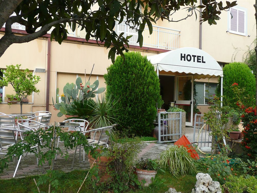 Hotel Darsena Passignano sul Trasimeno Ngoại thất bức ảnh