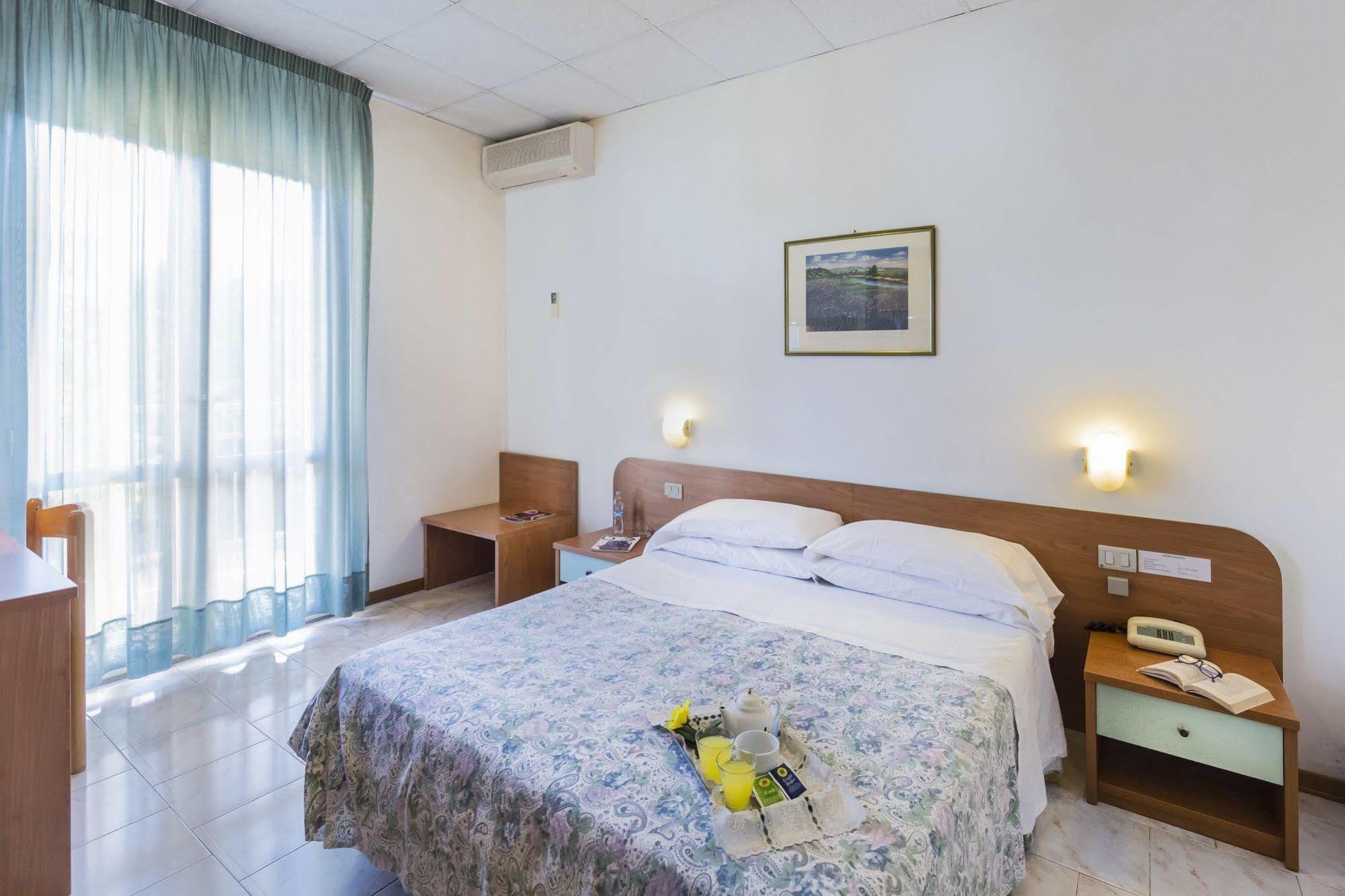 Hotel Darsena Passignano sul Trasimeno Ngoại thất bức ảnh